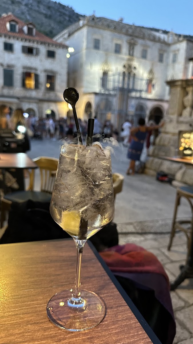 La Bodega Dubrovnik sushi & burger bar Photo 5