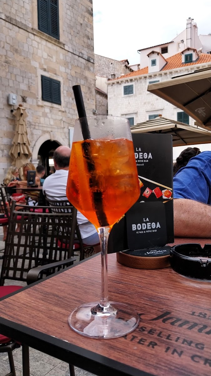 La Bodega Dubrovnik sushi & burger bar Photo 7