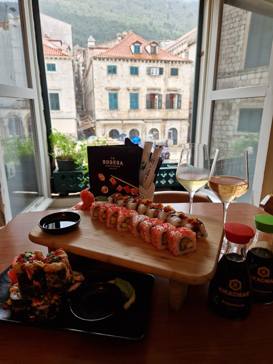 La Bodega Dubrovnik sushi & burger bar Photo 9