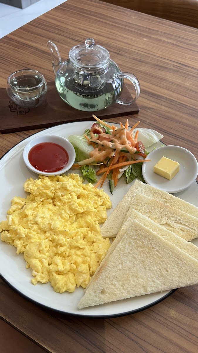 D'jali Cafe & Eatery Photo 4
