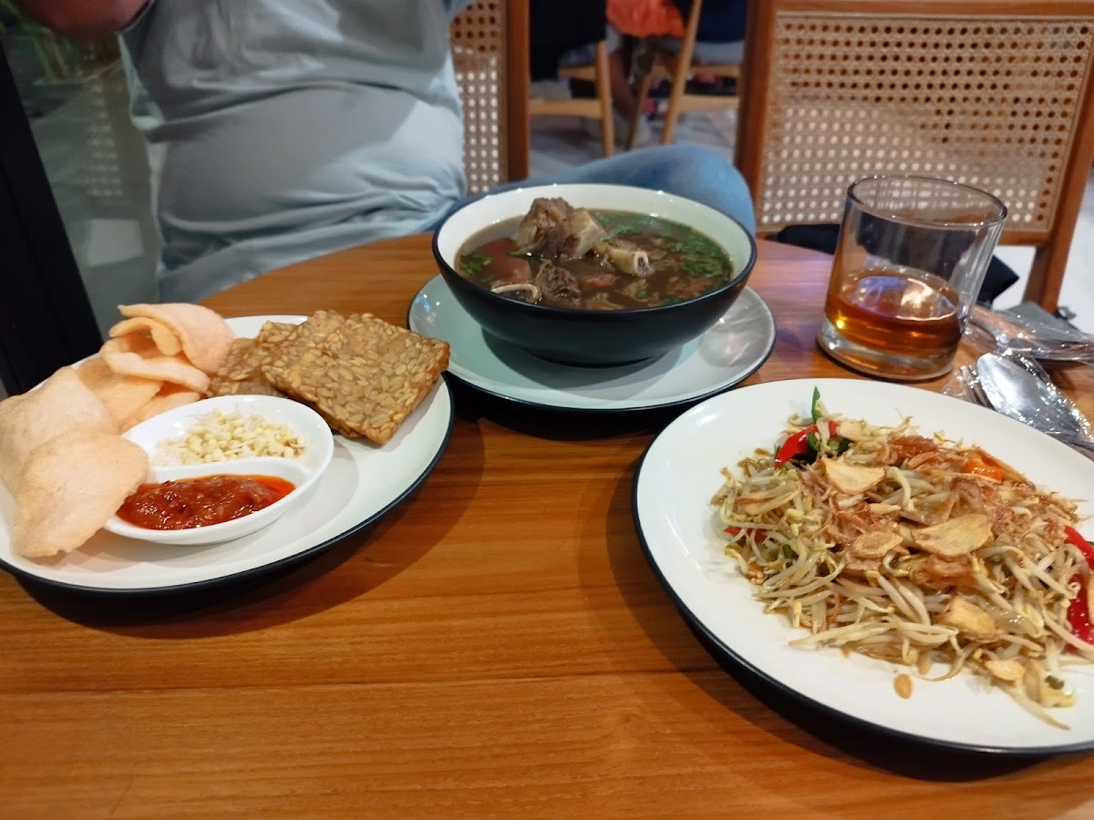 D'jali Cafe & Eatery Photo 5