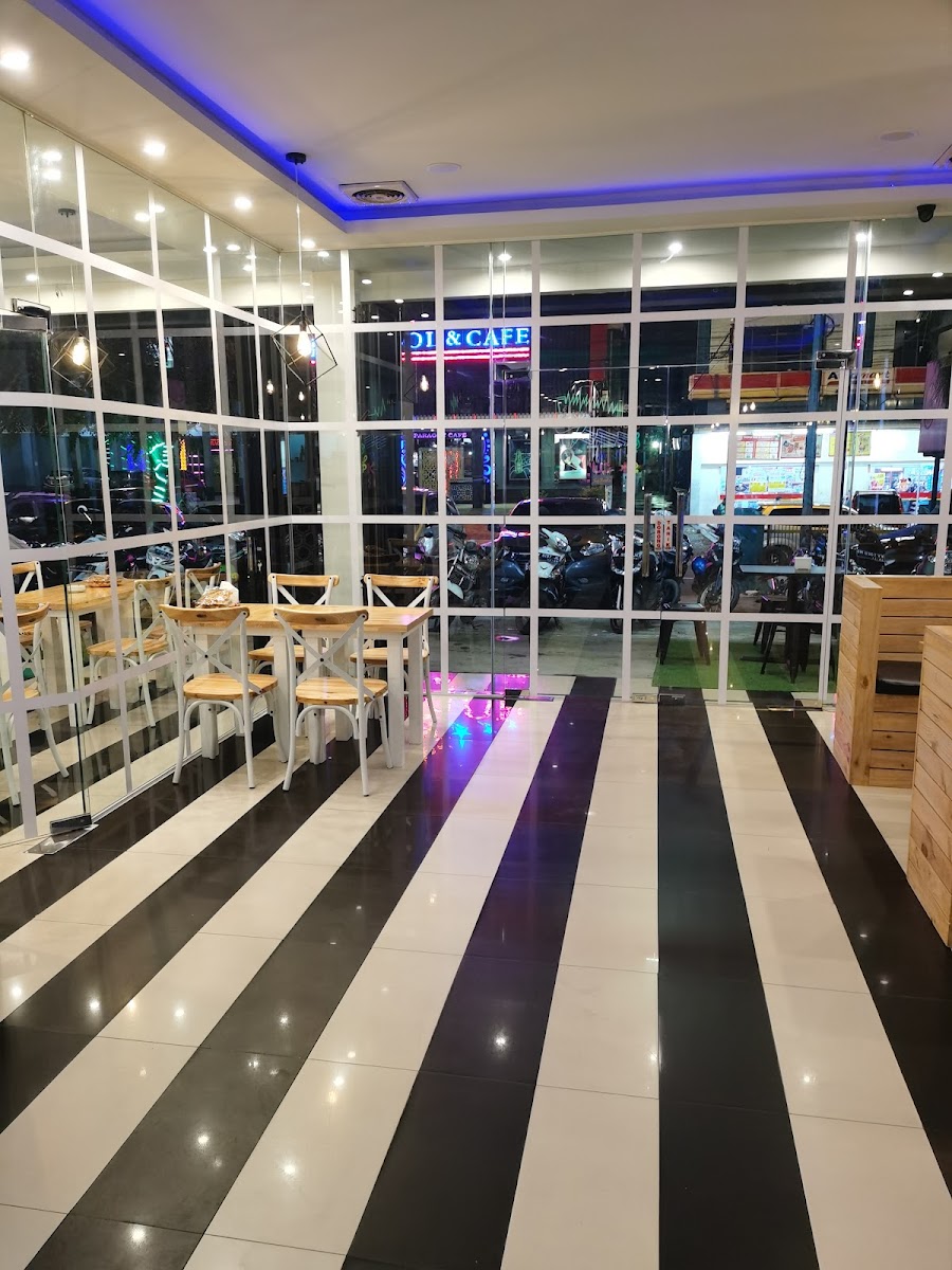 K-Cube Family Resto, Karaoke & Billiard