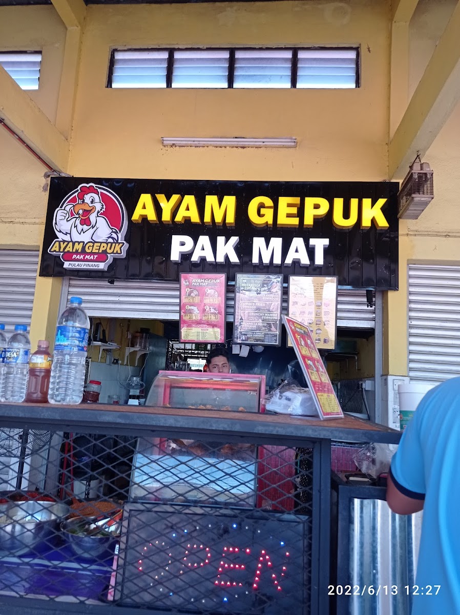 Ayam Gepuk Pak Mat Photo 2