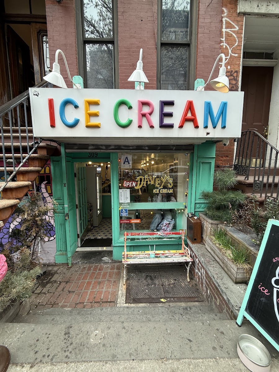 Davey's Ice Cream Photo 2