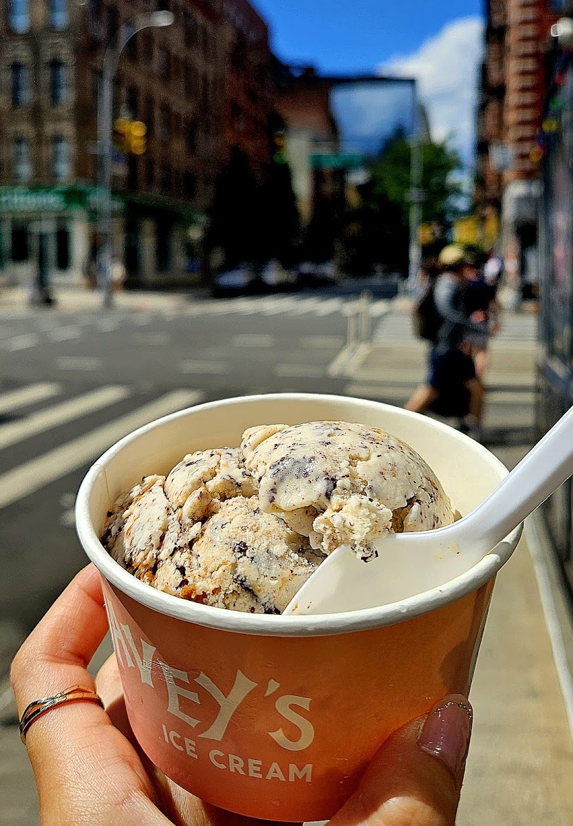 Davey's Ice Cream Photo 7