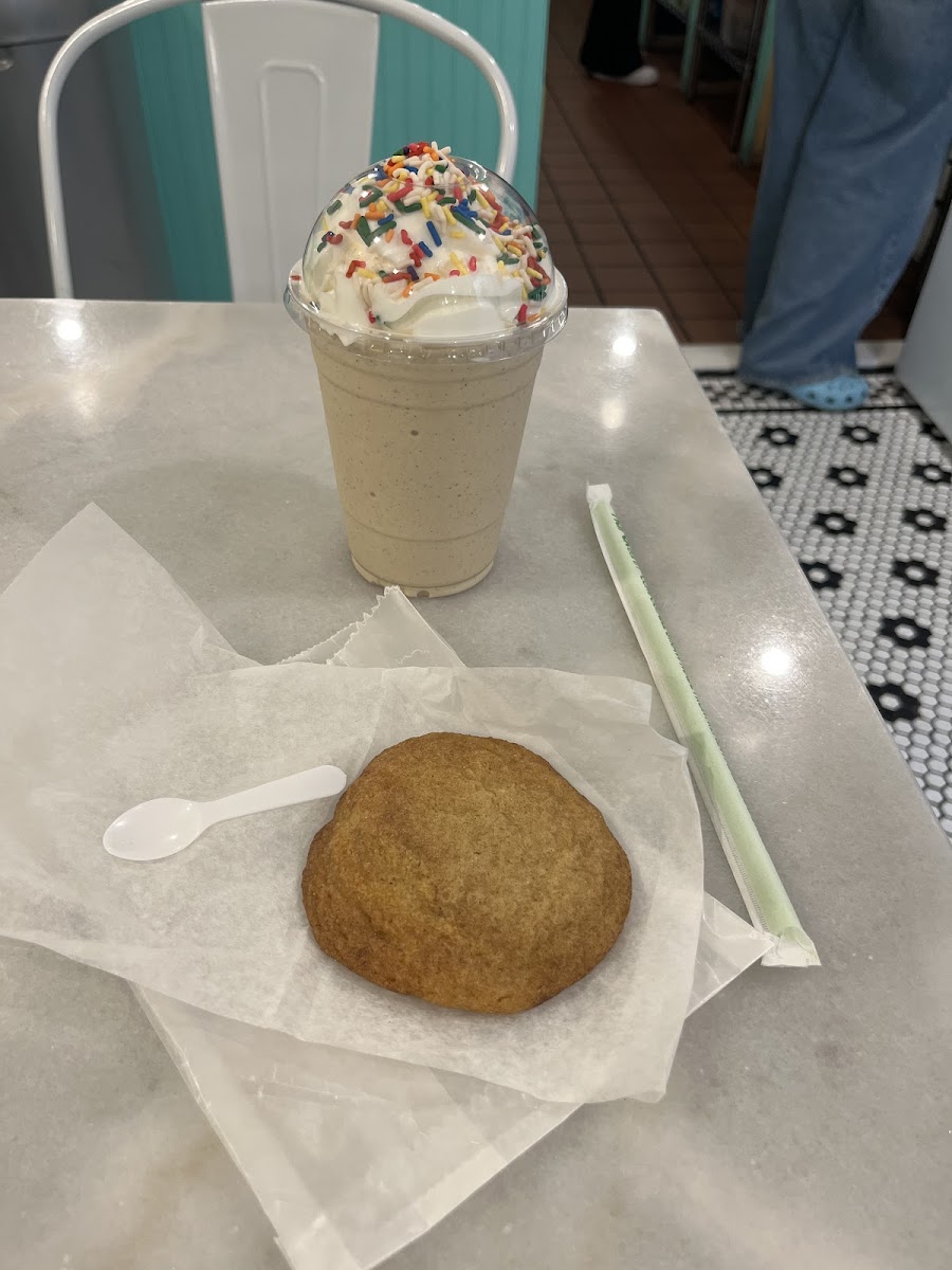 Davey's Ice Cream Photo 9