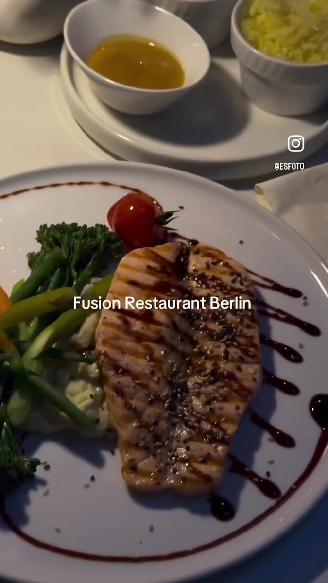 HƯƠNG VIỆT ASIAN FUSION RESTAURANT Photo 2