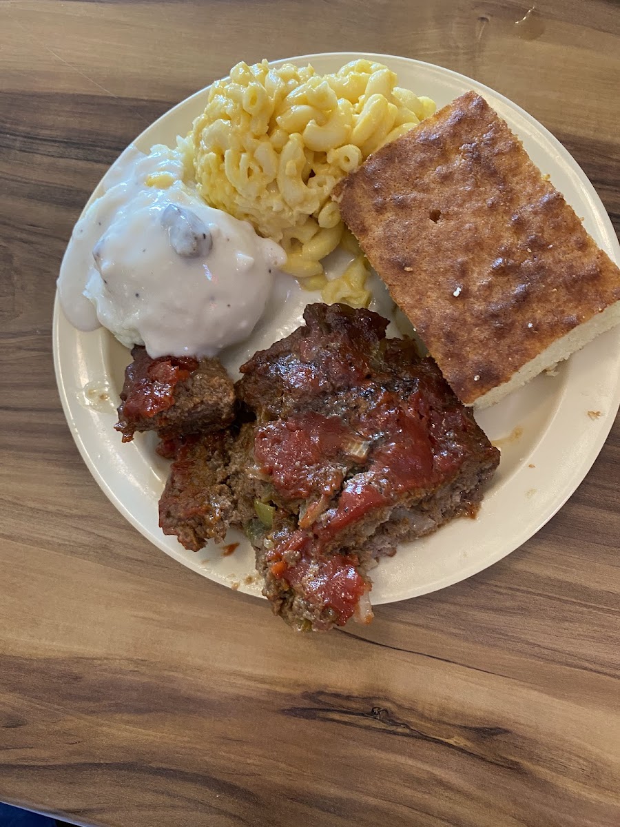 LG's Diner and Bakery Photo 4