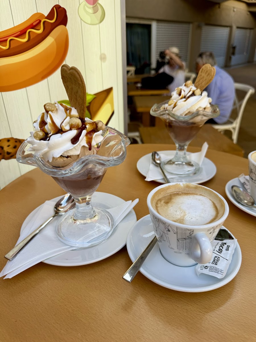 Cafeteria Pasteleria Photo 6