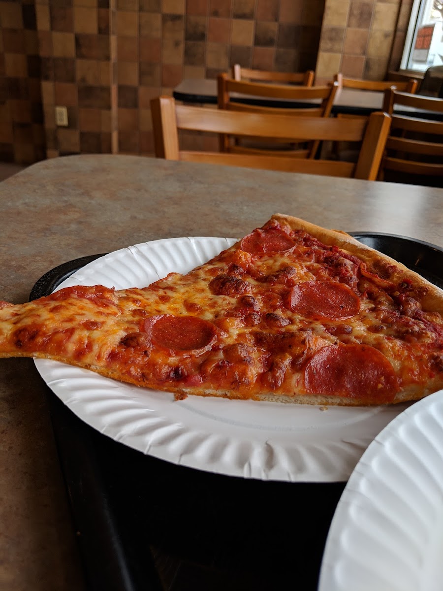 Cam's Pizzeria Photo 5