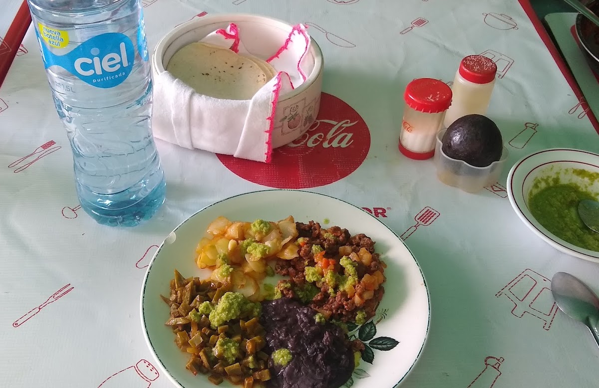 Comidas Doña Tomy Photo 9