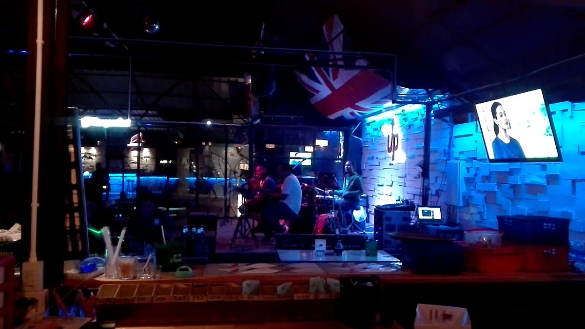 Warm up bar Trang Photo 2
