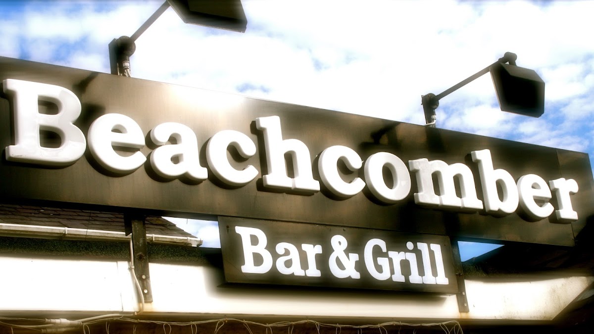 Beachcomber Bar & Grill Photo 3