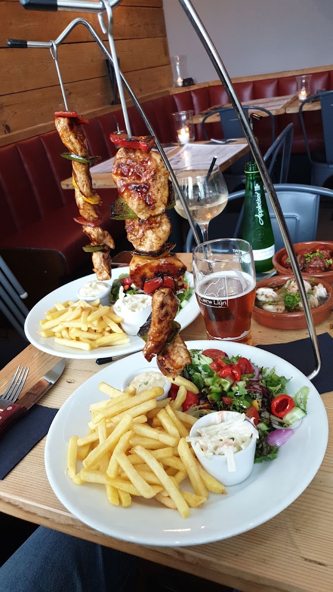 Beachcomber Bar & Grill Photo 8