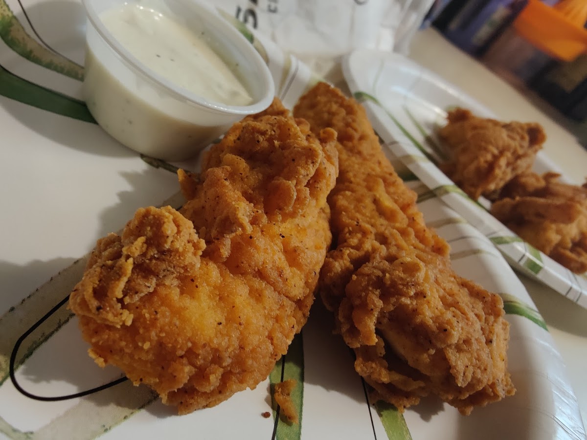 Saroki's Crispy Chicken & Pizza Photo 5