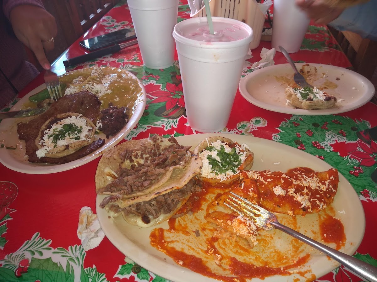 Enchiladas Y Gorditas 'La Divina Providencia' Photo 10