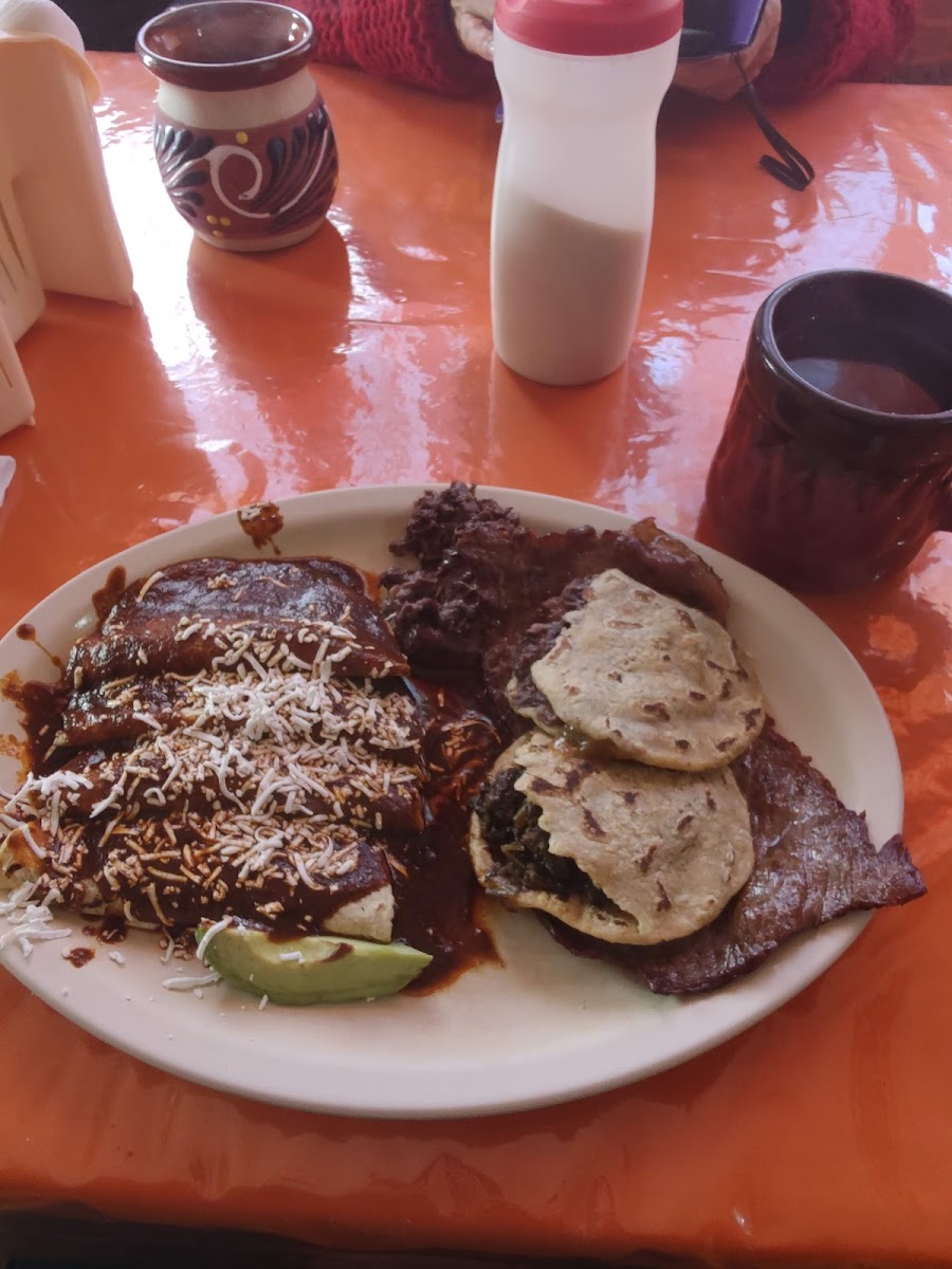 Enchiladas Y Gorditas 'La Divina Providencia' Photo 8