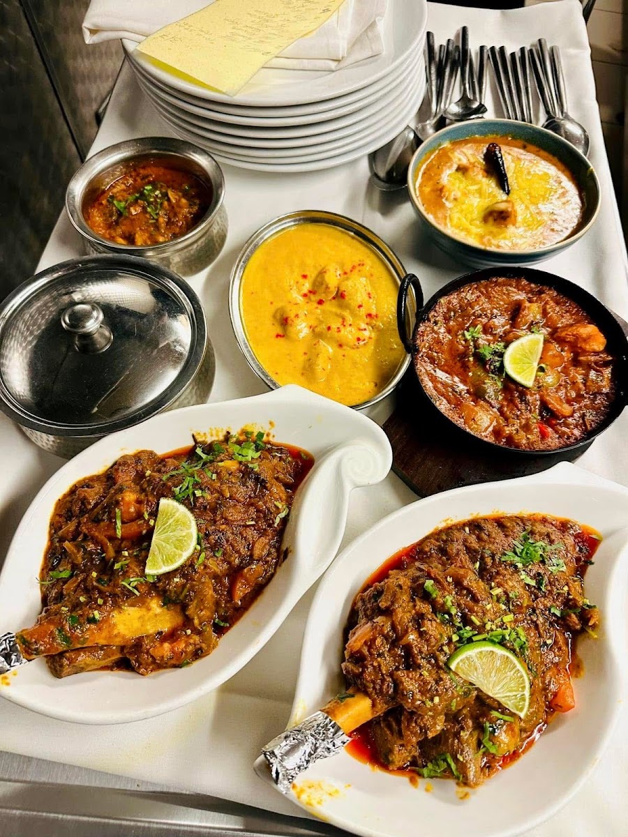 Red Rose Indian Restaurant & Takeaway Photo 3