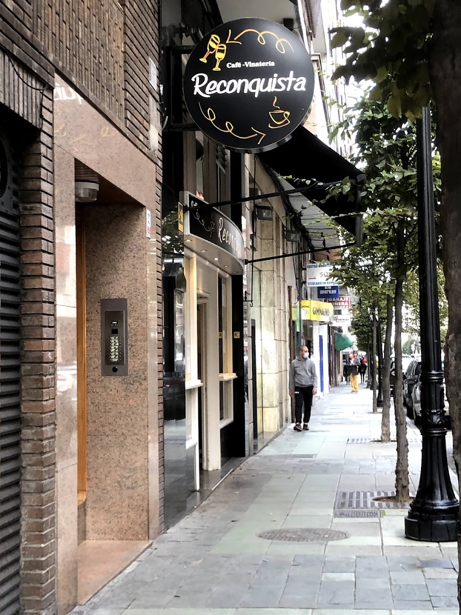 Café Vinatería Reconquista