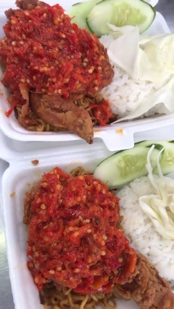 AYAM GEPREK PUTRI Photo 2