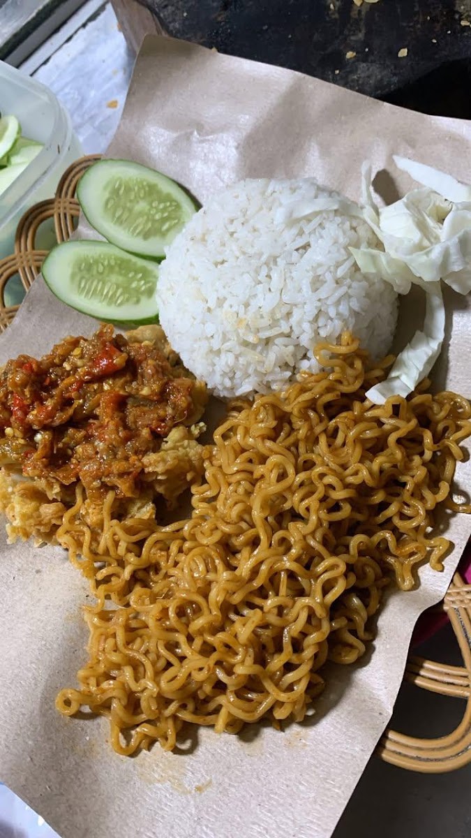 AYAM GEPREK PUTRI Photo 5