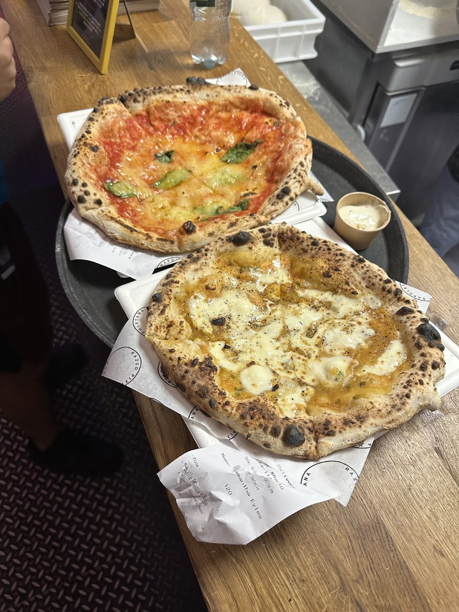 Razzo Pizza Napoletana Photo 4