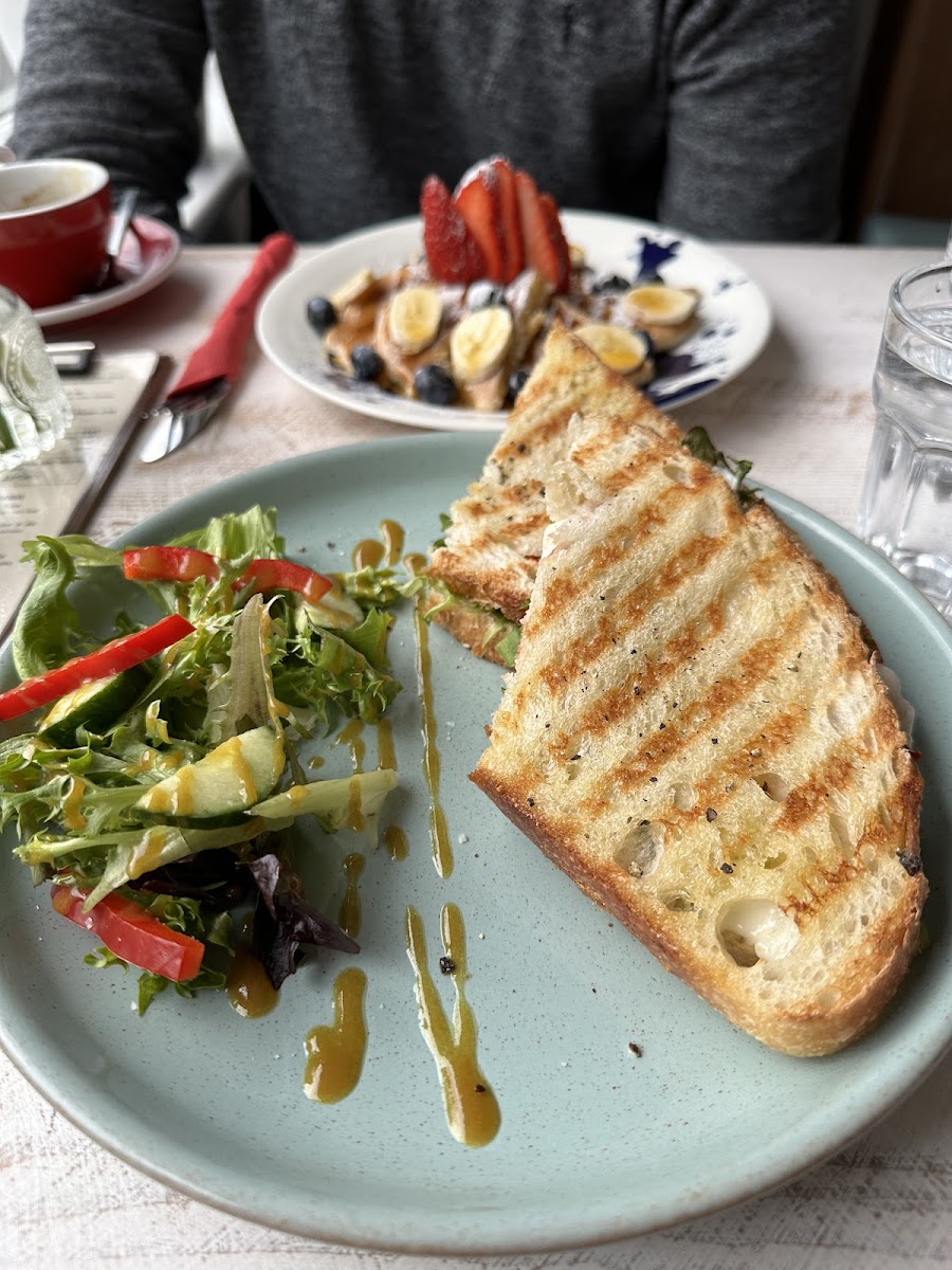 Dada Cafe Photo 4