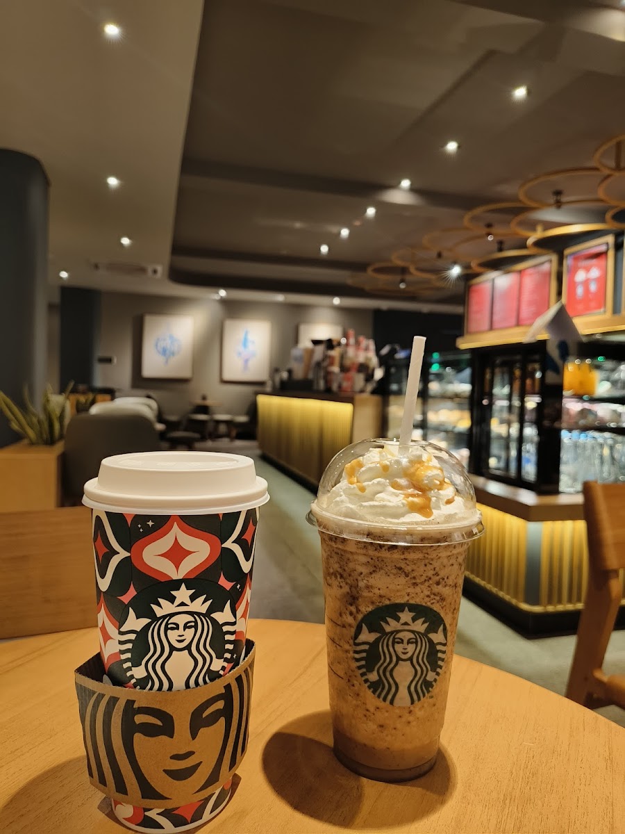 Starbucks Taman Ubud Karawaci Photo 4