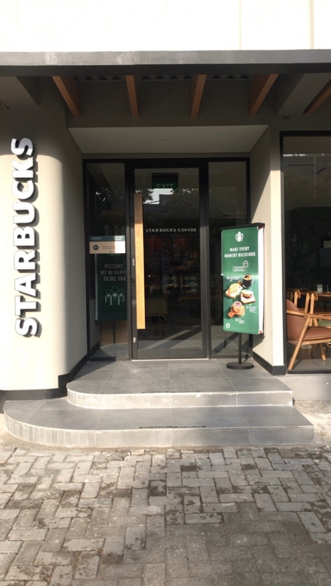 Starbucks Taman Ubud Karawaci Photo 7