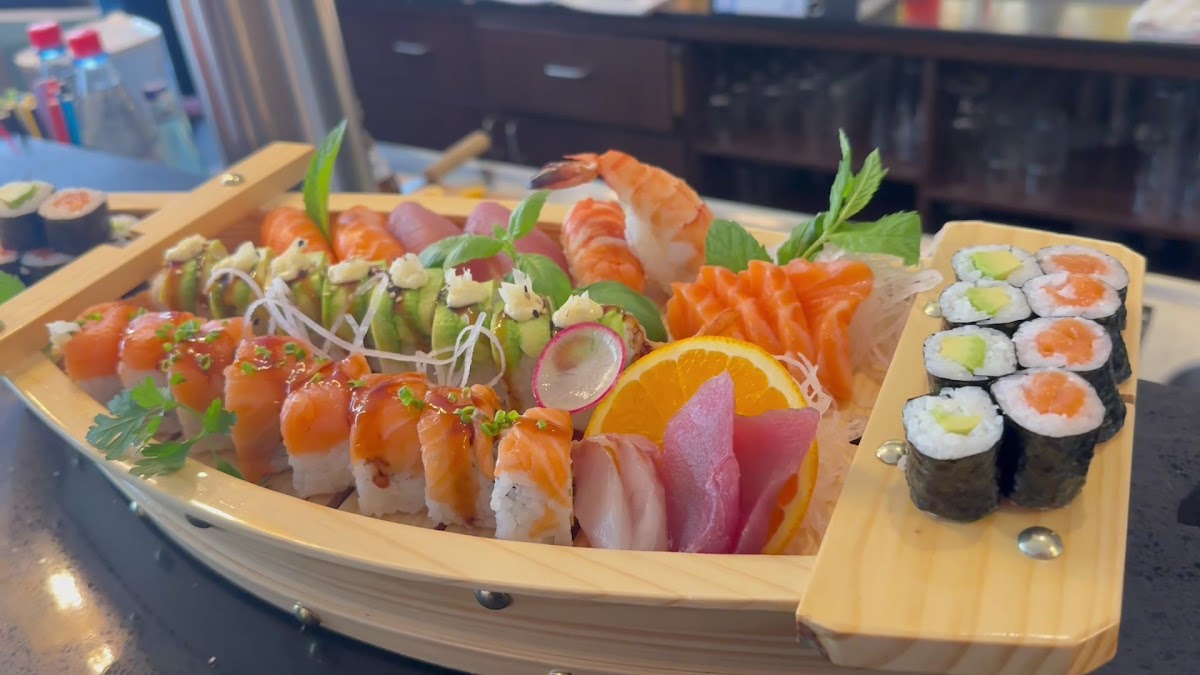 Restaurant Mori Sushi & Ramen Photo 2
