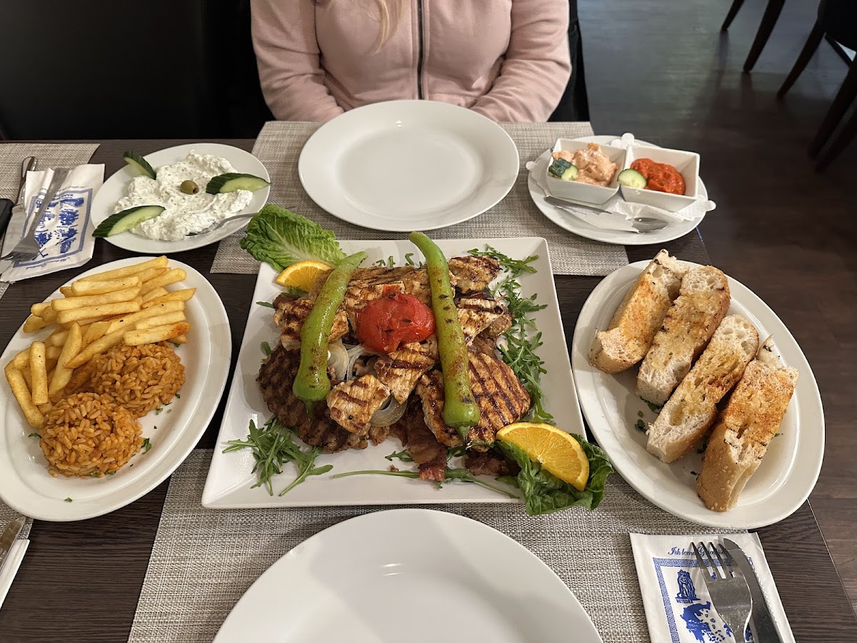 SMYRNA Griechisches Restaurant Photo 6