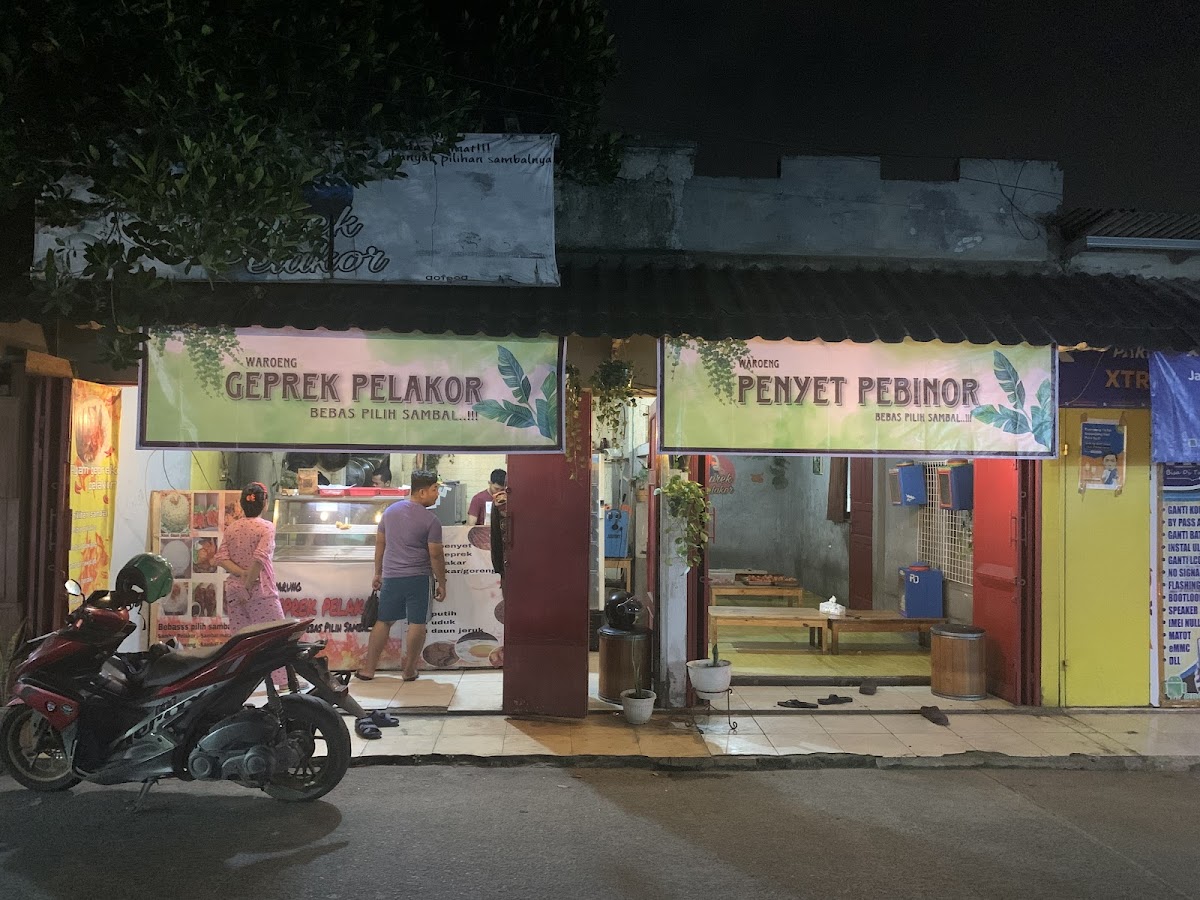 Ayam geprek pelakor