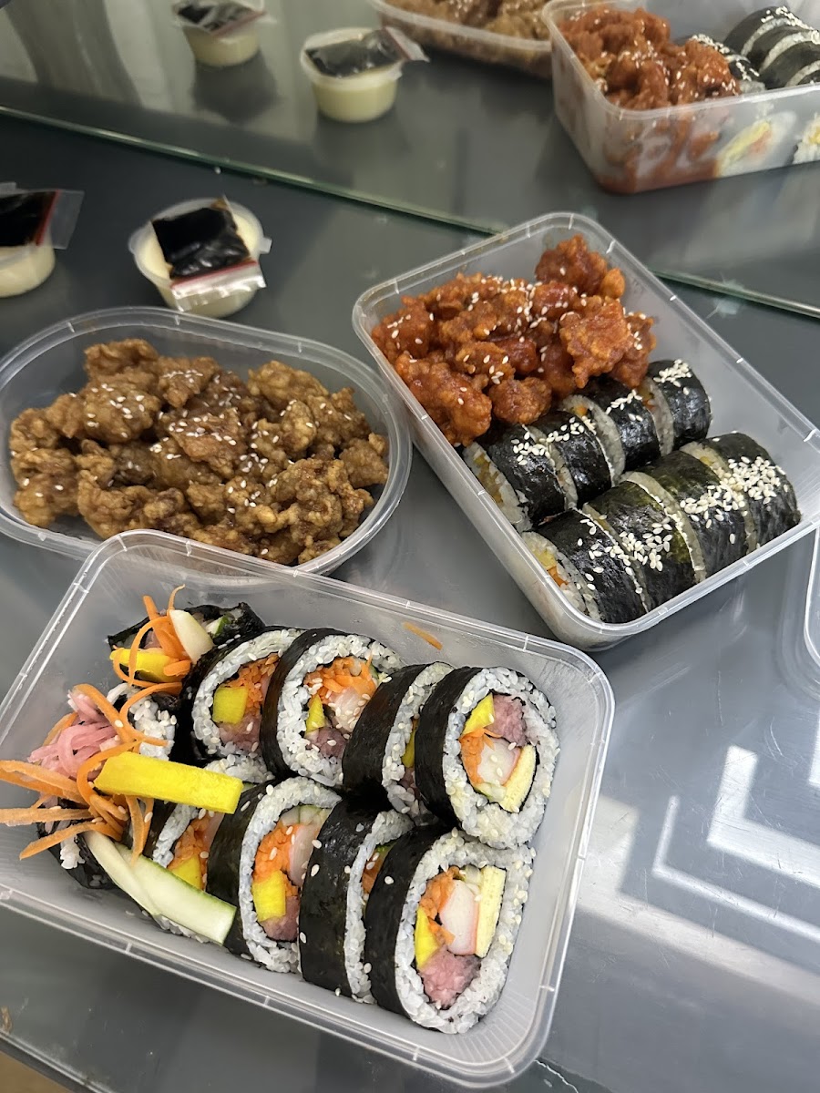Nyomnyom Chicken and Kimbab Photo 7