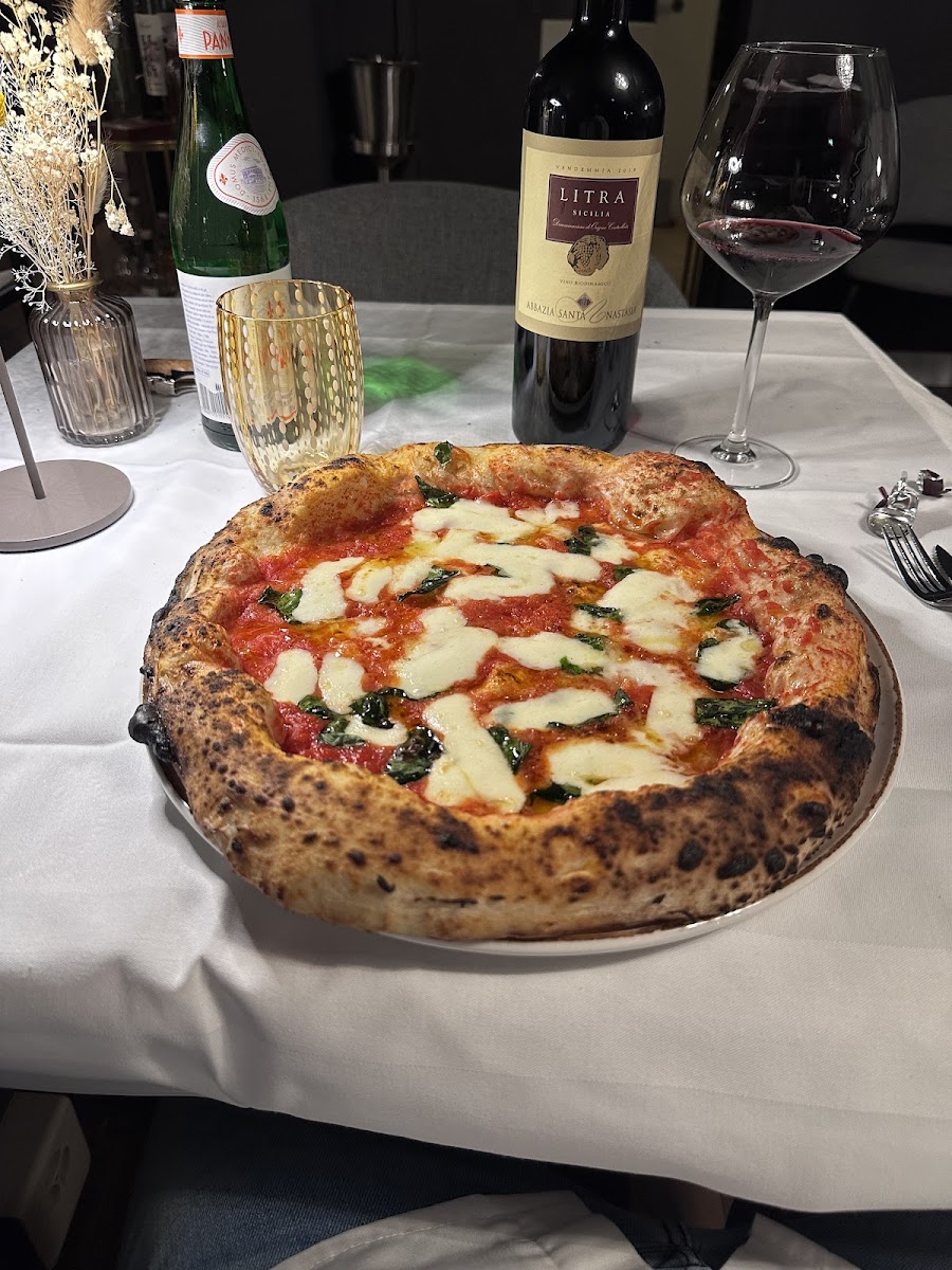 E'cco restaurant Photo 3