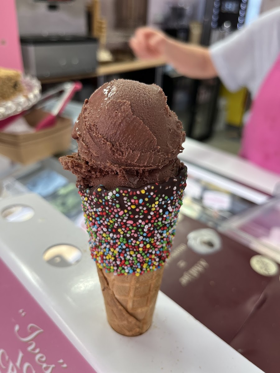Ives Ice Cream Parlour Photo 9