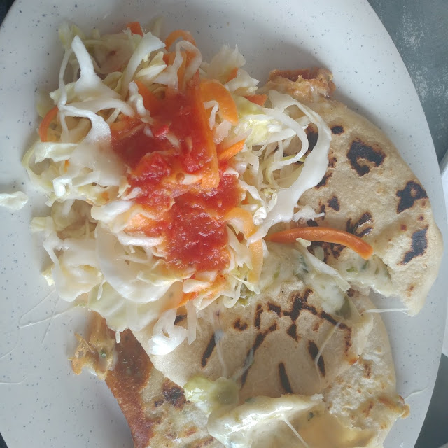 Pupusas De Loroco Con Queso