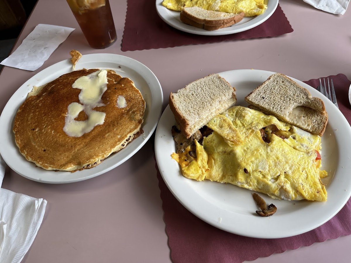 Mabel’s Main St Grill Photo 2