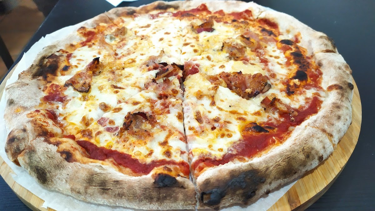 La Margherita Pizza Photo 5