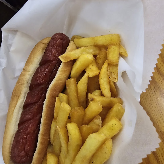 Hot Dog w Fries