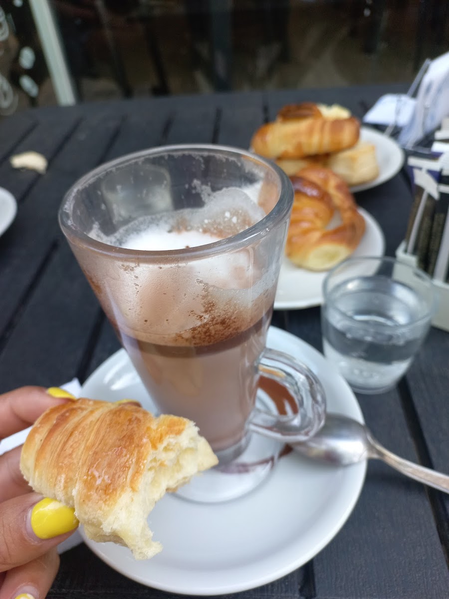 Tentazione Panadería+Café Photo 10