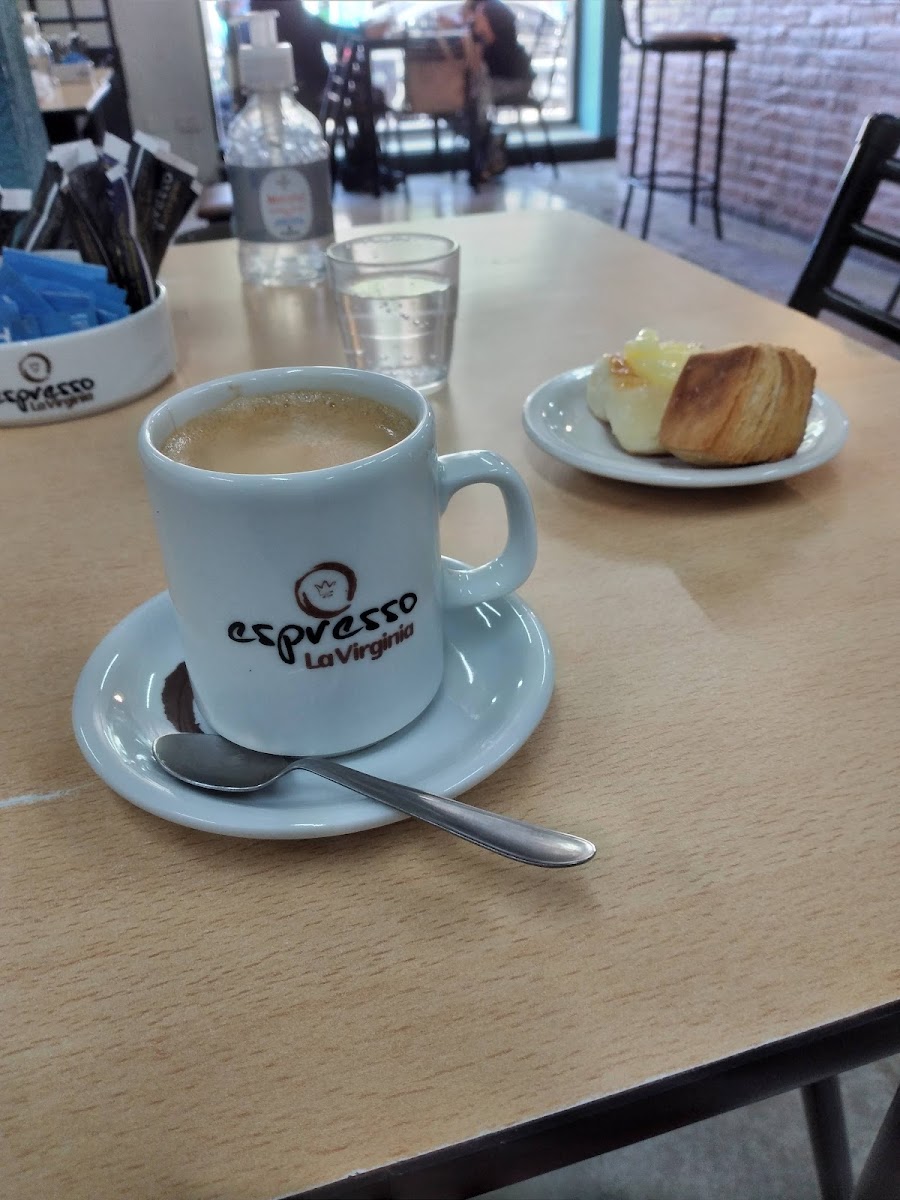 Tentazione Panadería+Café Photo 7