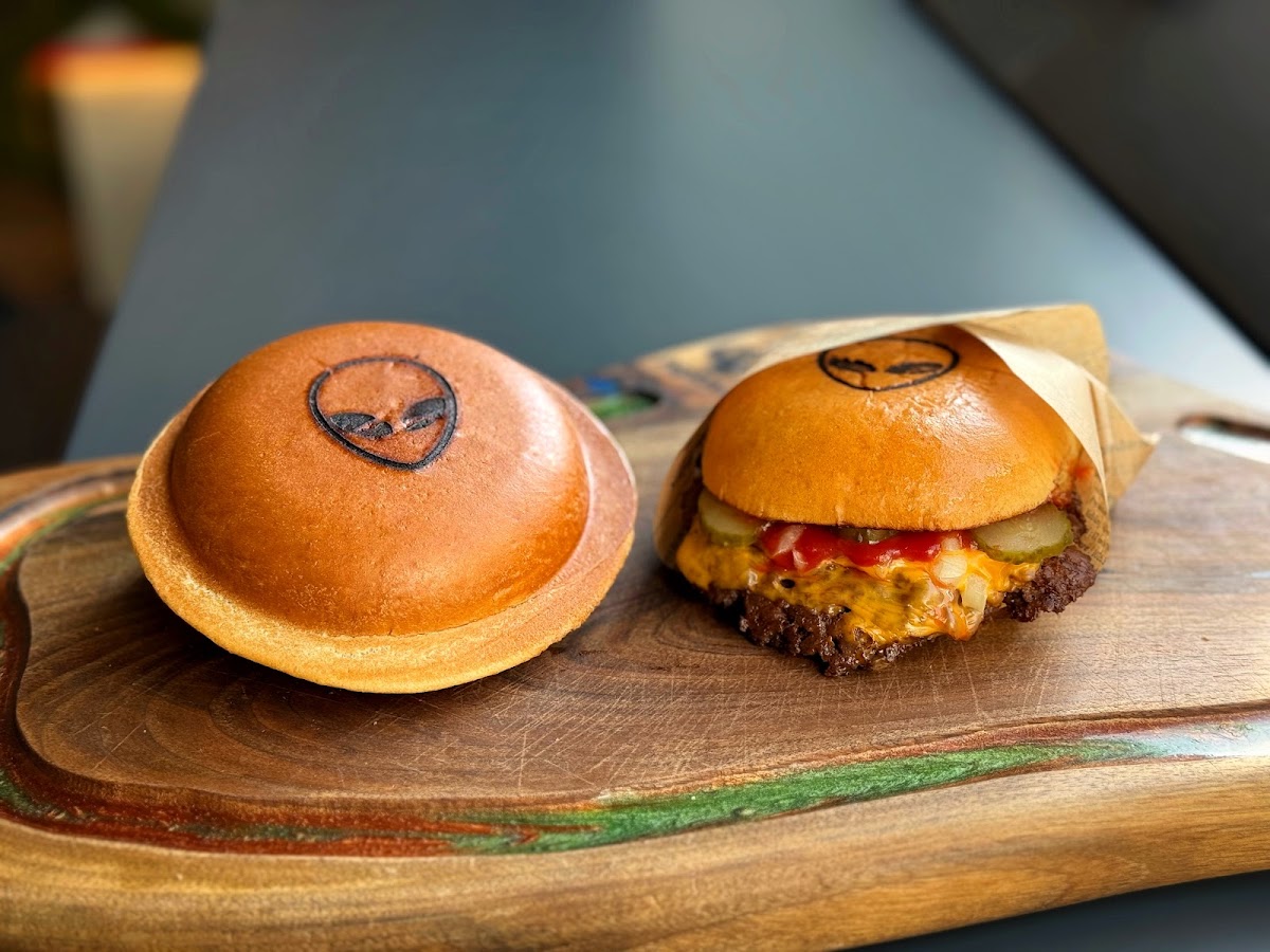 The Alien Burgers Photo 6