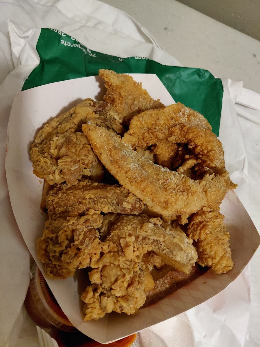 Harold's Chicken & Ice Bar Photo 4