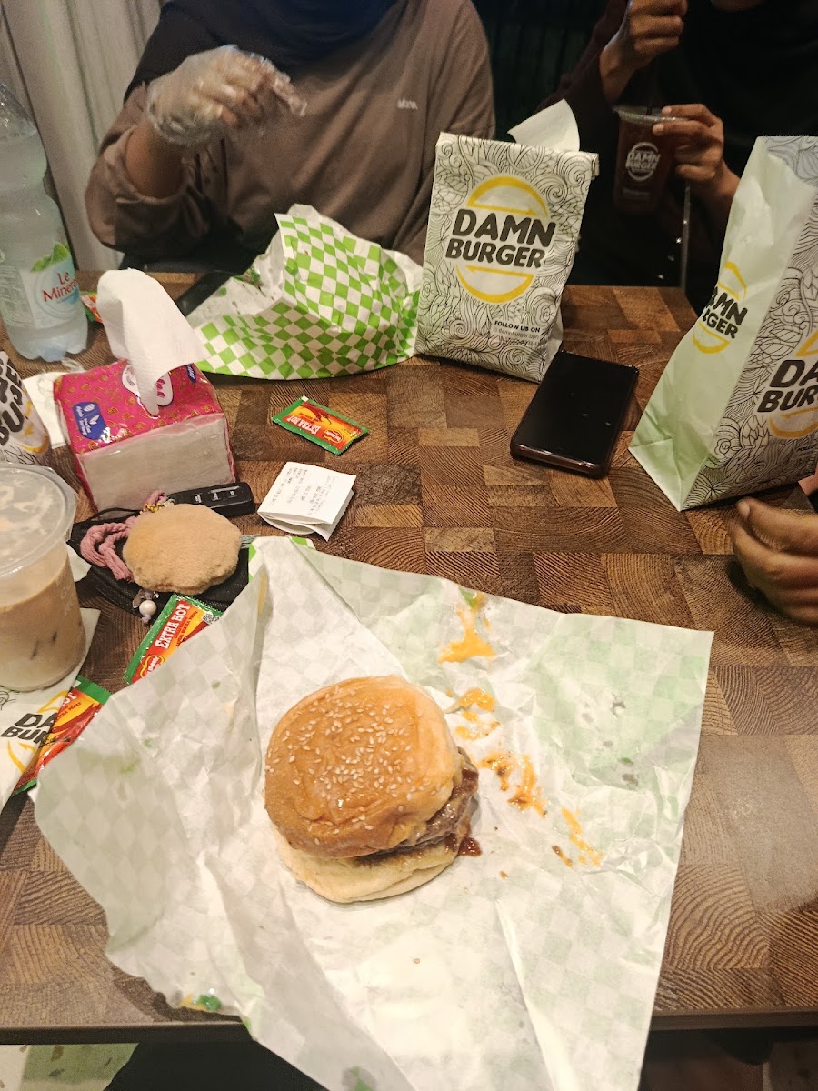 Demen Kopi x Damn Burger Photo 5