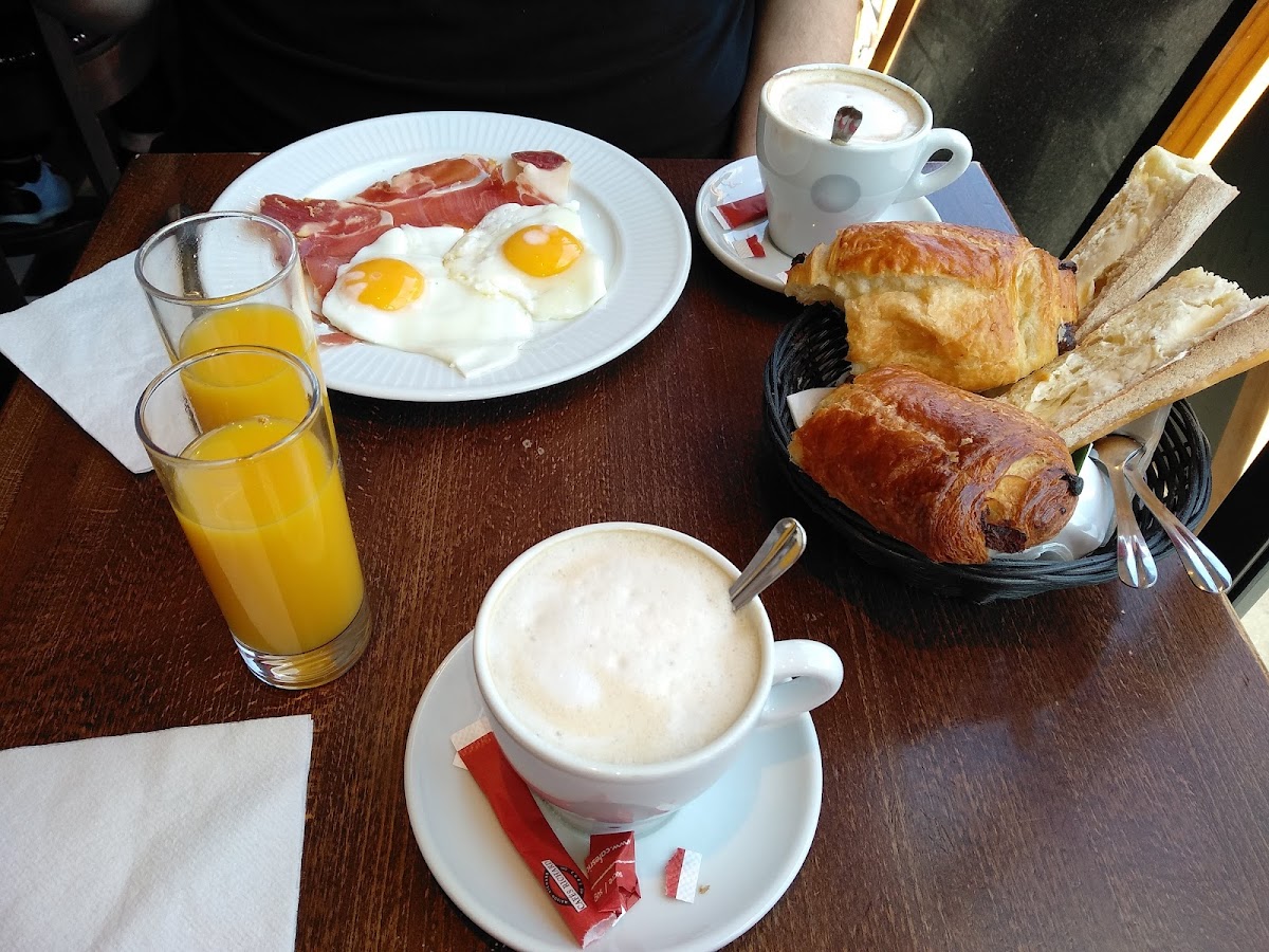 Paris Nord Café Photo 6