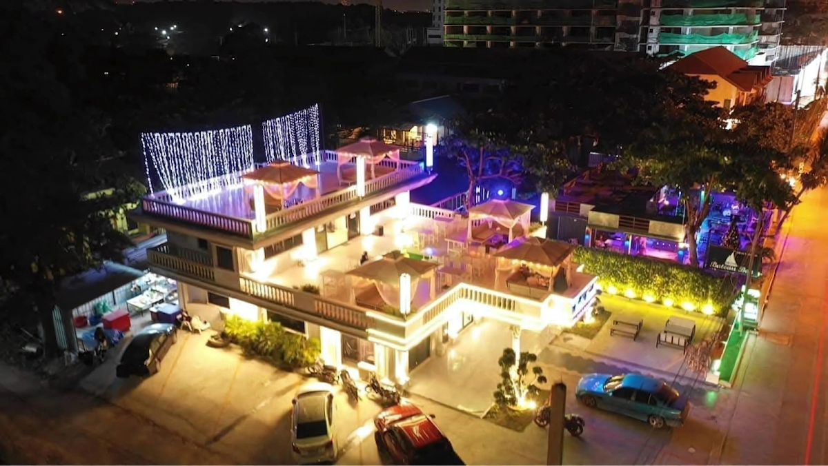 Party Beach Cafe & Restaurant Photo 3