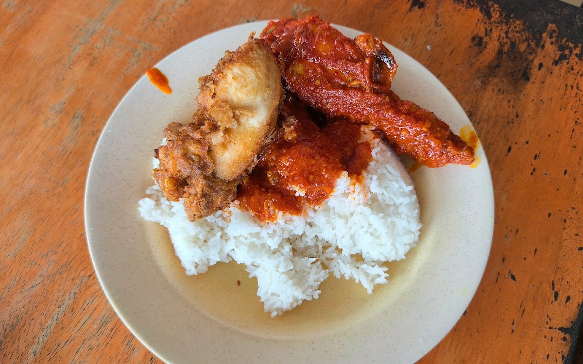 Ayam Penyet dan Ikan Bakar Restoran Ikan Bakar Jari Delima