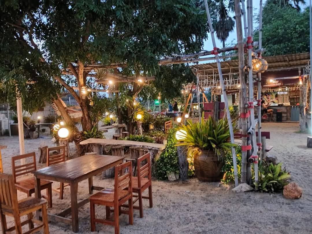 อัญชันบีช Aunchanbeach bar & restaurant