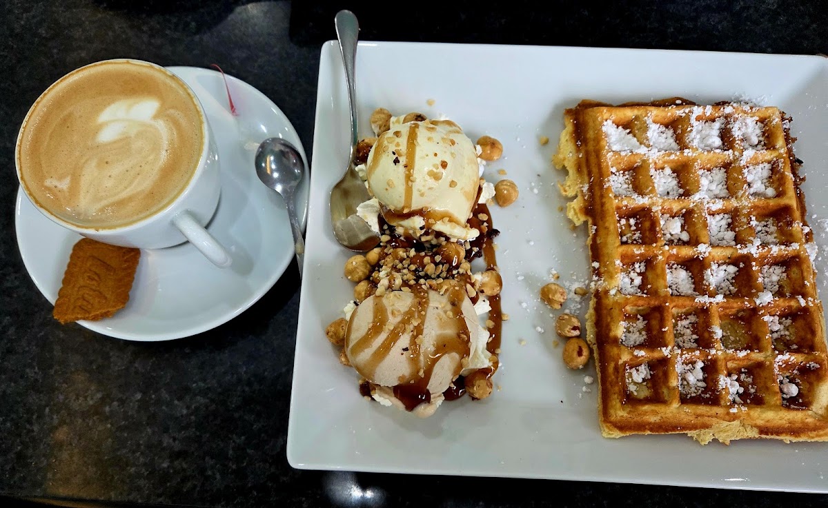 Eiscafe Dolomiti Photo 4