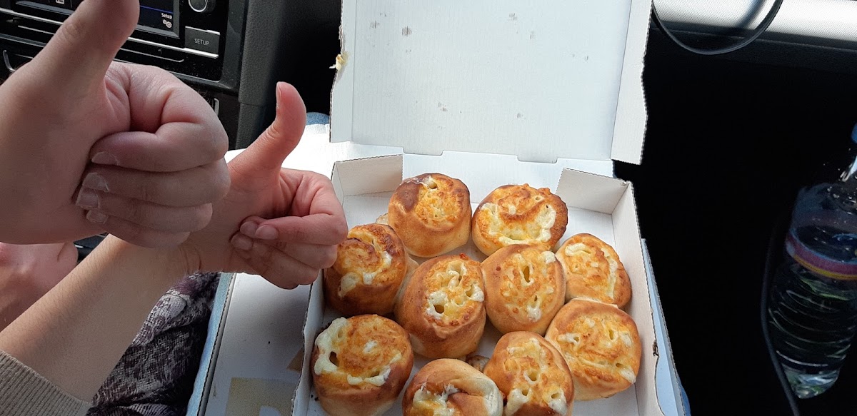 Dinos Pizza Taxi Photo 4